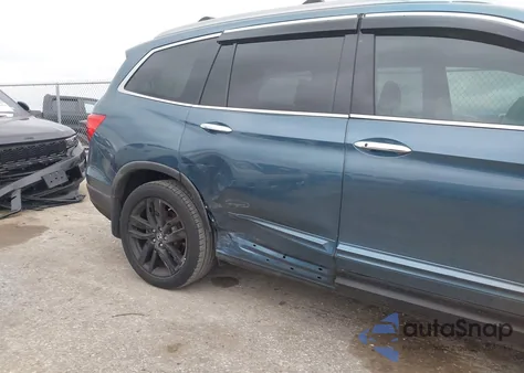 2016 Honda Pilot Touring z USA, uszkodzony, nr VIN 5FNYF5H92GB008209